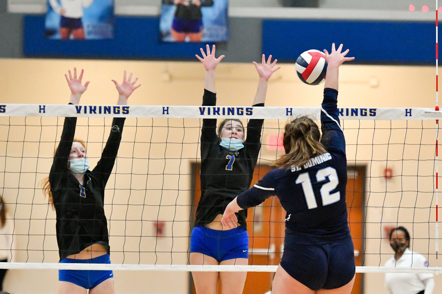 10/31/20 - Girls Volleyball - C5 quarter - Francis Howell vs St. Dominic